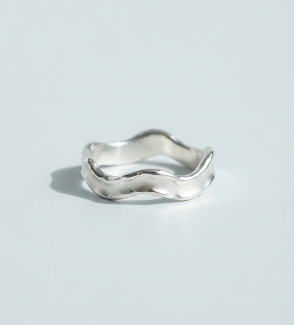 Wavy fine silver band ring